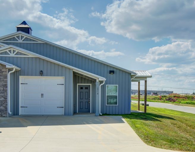 a view of a house with backyard porch and garden