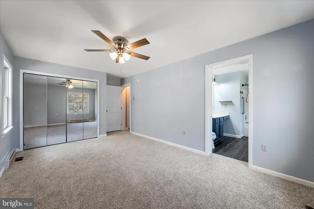 a view of a yard with a house