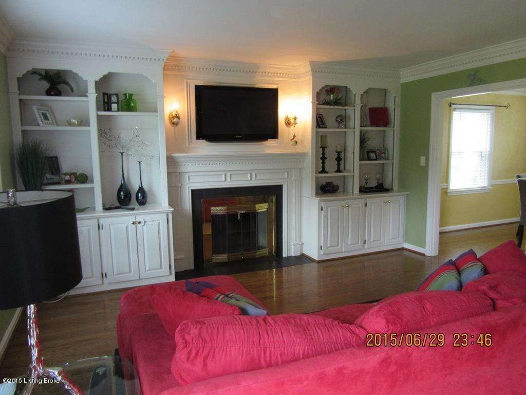 4320 Kinloch Road Louisville, KY 40207 - Photo 3 of 17 Living Room