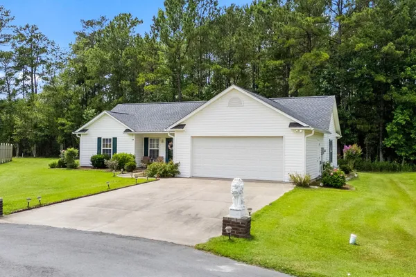 $299,900 | 125 Fox Glen Drive, Loris, SC 29569