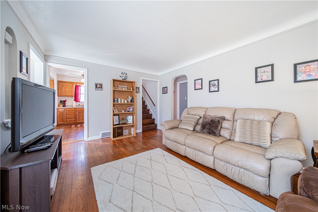 1208 Churchill Road Lyndhurst, OH 44124 - Photo 9 of 30 Gallery Image 9