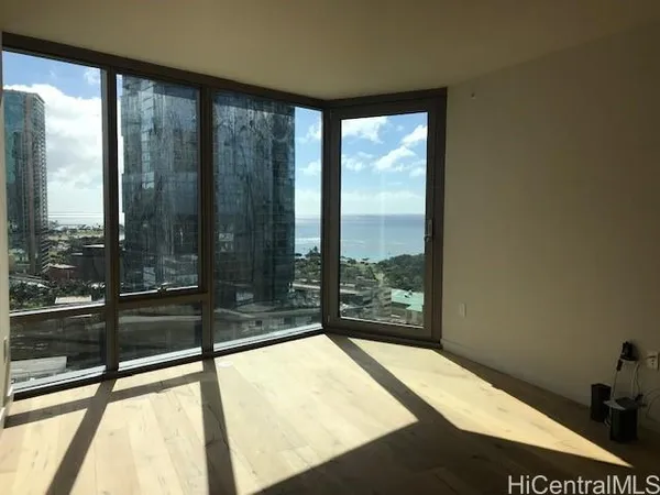 $4,915 | 1001 Queen Street, Unit 1602, Honolulu, HI 96814