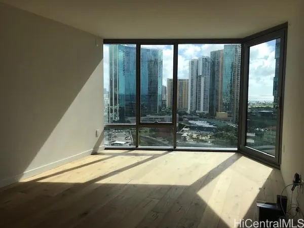 $4,915 | 1001 Queen Street, Unit 1602, Honolulu, HI 96814