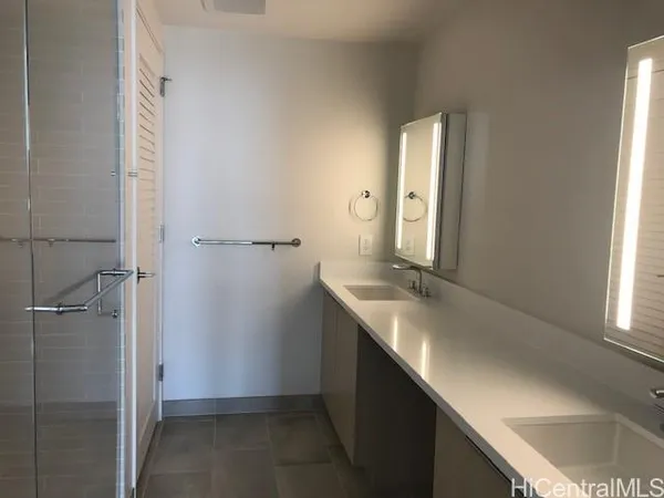$4,915 | 1001 Queen Street, Unit 1602, Honolulu, HI 96814