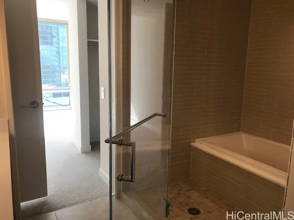 $4,915 | 1001 Queen Street, Unit 1602, Honolulu, HI 96814