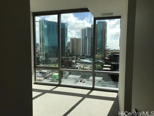 $4,915 | 1001 Queen Street, Unit 1602, Honolulu, HI 96814