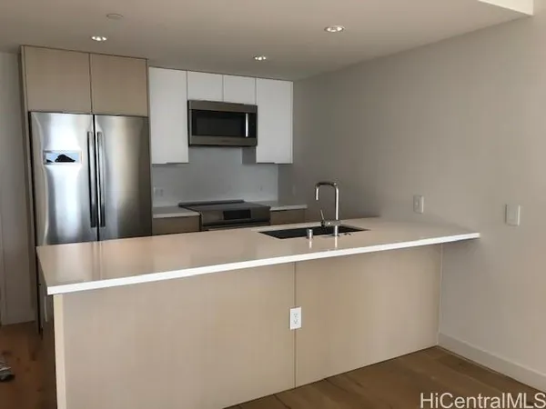 $4,915 | 1001 Queen Street, Unit 1602, Honolulu, HI 96814