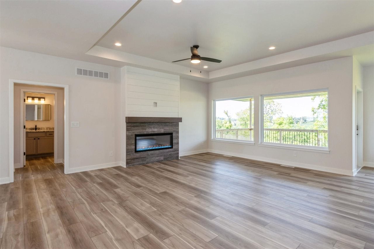 1202 High Rdg Trail Solon, IA 52333 - Photo 2 of 16 Gallery Image 2