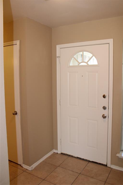 2136 Coelum Court Dallas, TX 75253 - Photo 16 of 29 an empty room with windows