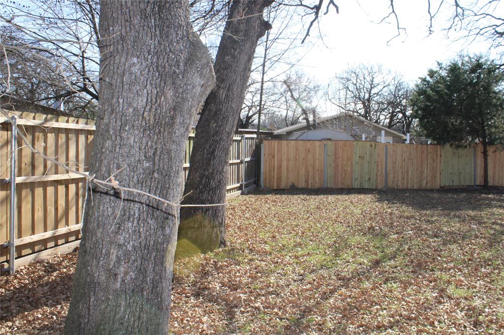 2136 Coelum Court Dallas, TX 75253 - Photo 26 of 29 a backyard of a house
