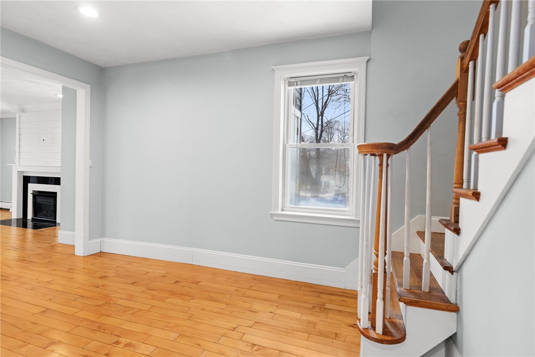 32 Pilgrim Avenue Coventry, RI 02816 - Photo 11 of 40