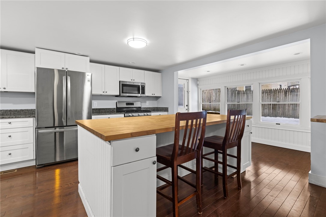 32 Pilgrim Avenue Coventry, RI 02816 - Photo 17 of 40