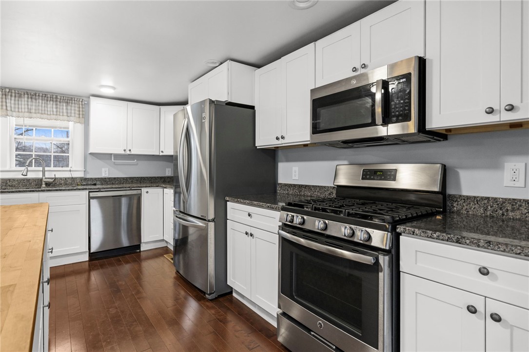 32 Pilgrim Avenue Coventry, RI 02816 - Photo 21 of 40