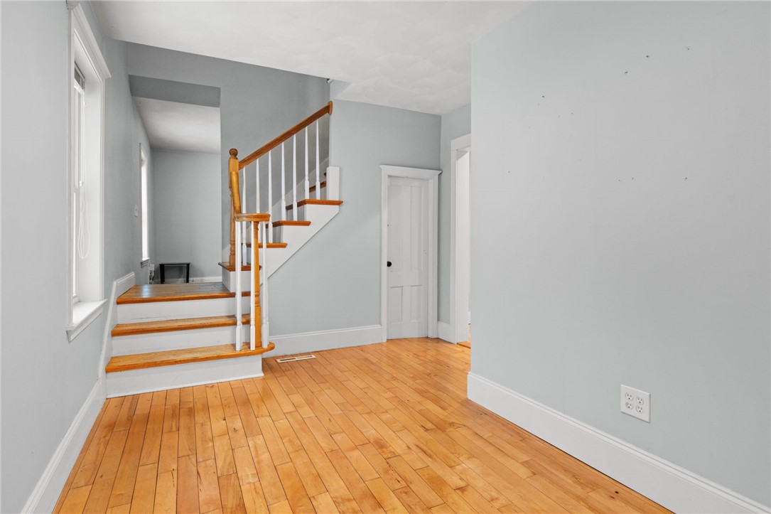 32 Pilgrim Avenue Coventry, RI 02816 - Photo 10 of 40