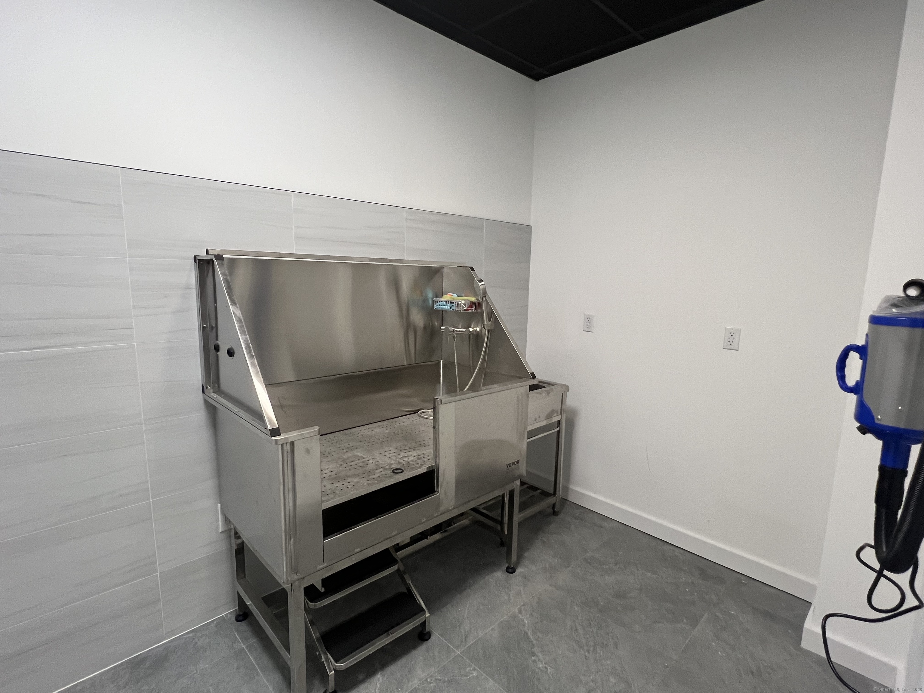 211 Ferry Boulevard, Unit 203 Stratford, CT 06615 - Photo 16 of 16 a bedroom with bunk bed