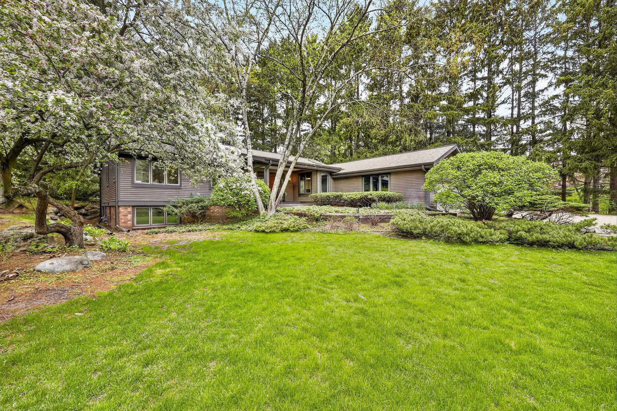 18 Larch Circle Madison, WI 53705 - Photo 4 of 55