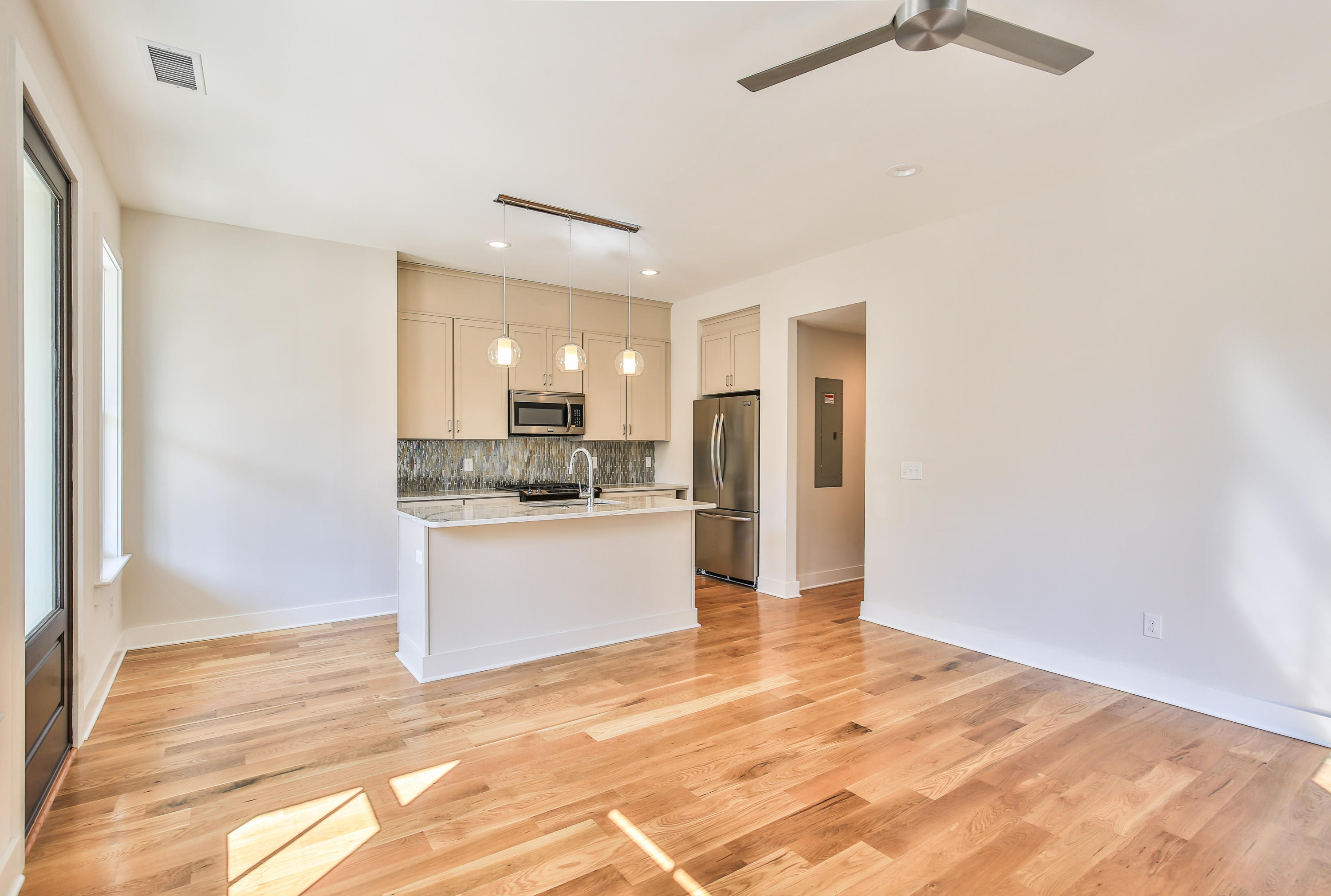 78 Spring Street Charleston, SC 29403 - Photo 3 of 13 Unit B -Kit/Fam