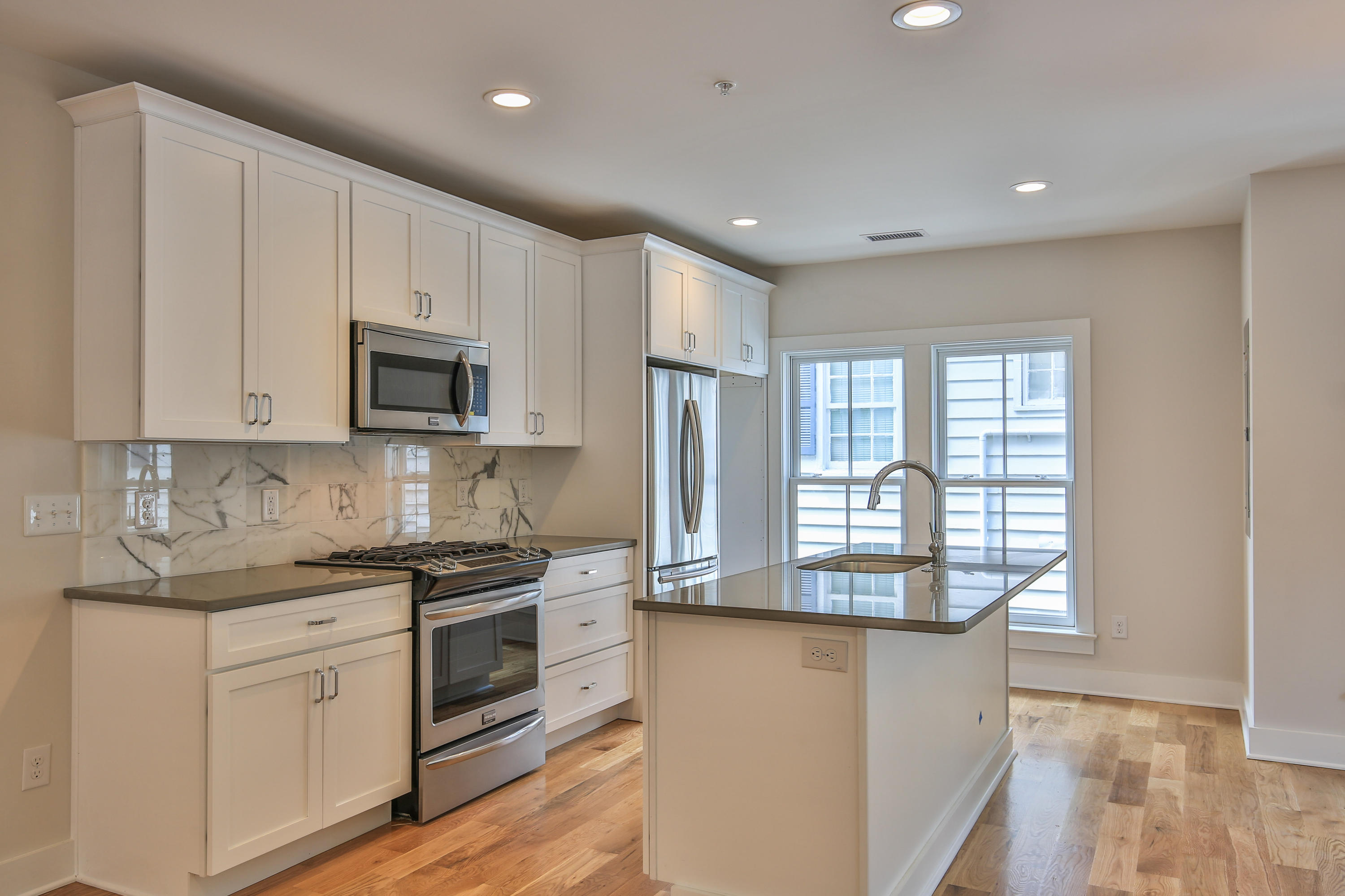 78 Spring Street Charleston, SC 29403 - Photo 7 of 13 Unit D - Kitchen