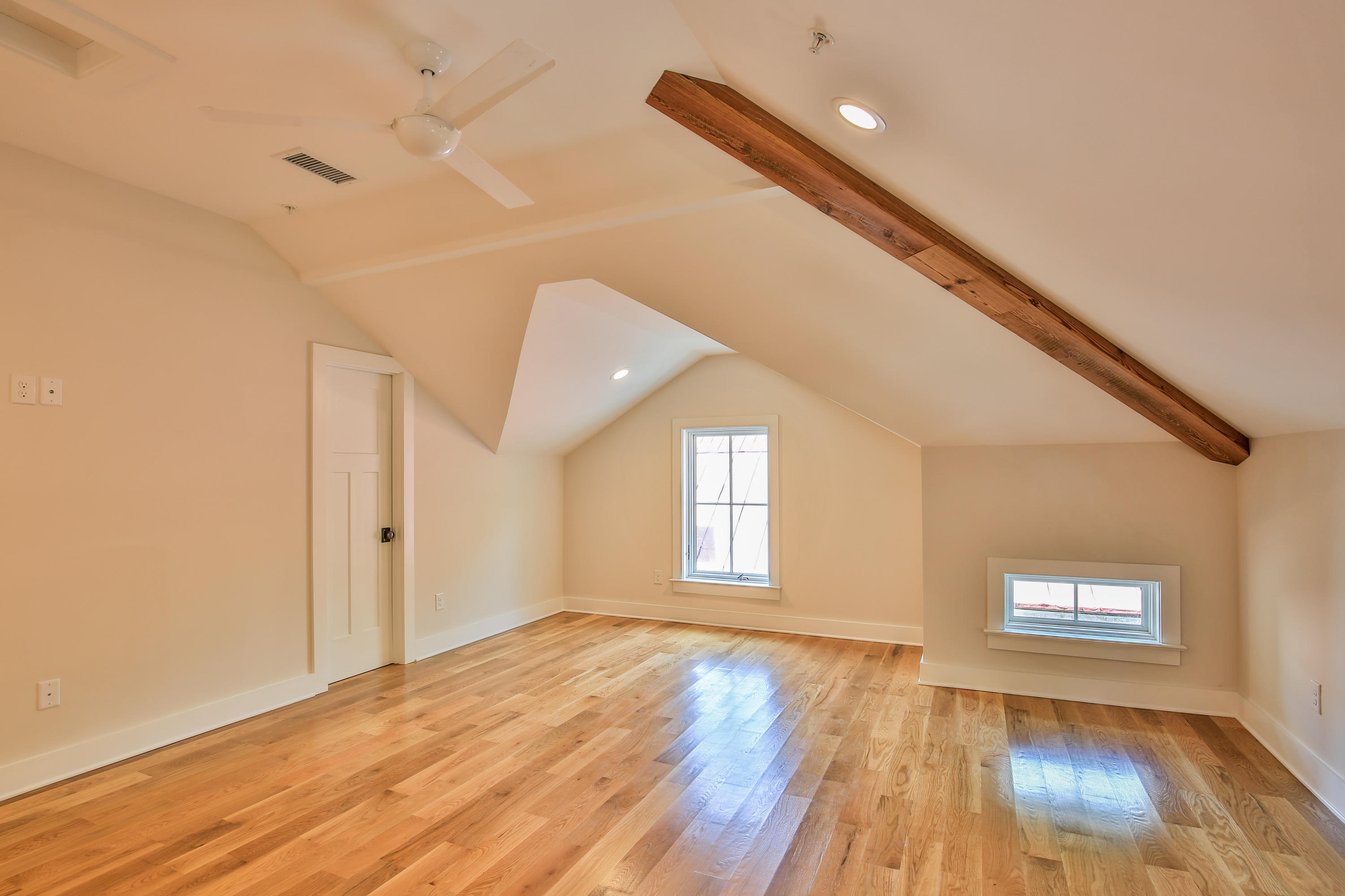 78 Spring Street Charleston, SC 29403 - Photo 9 of 13 Unit D - Loft