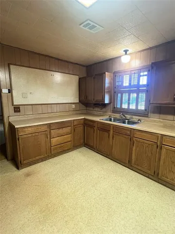 $95,000 | 310 Hughes Street, Quanah, TX 79252