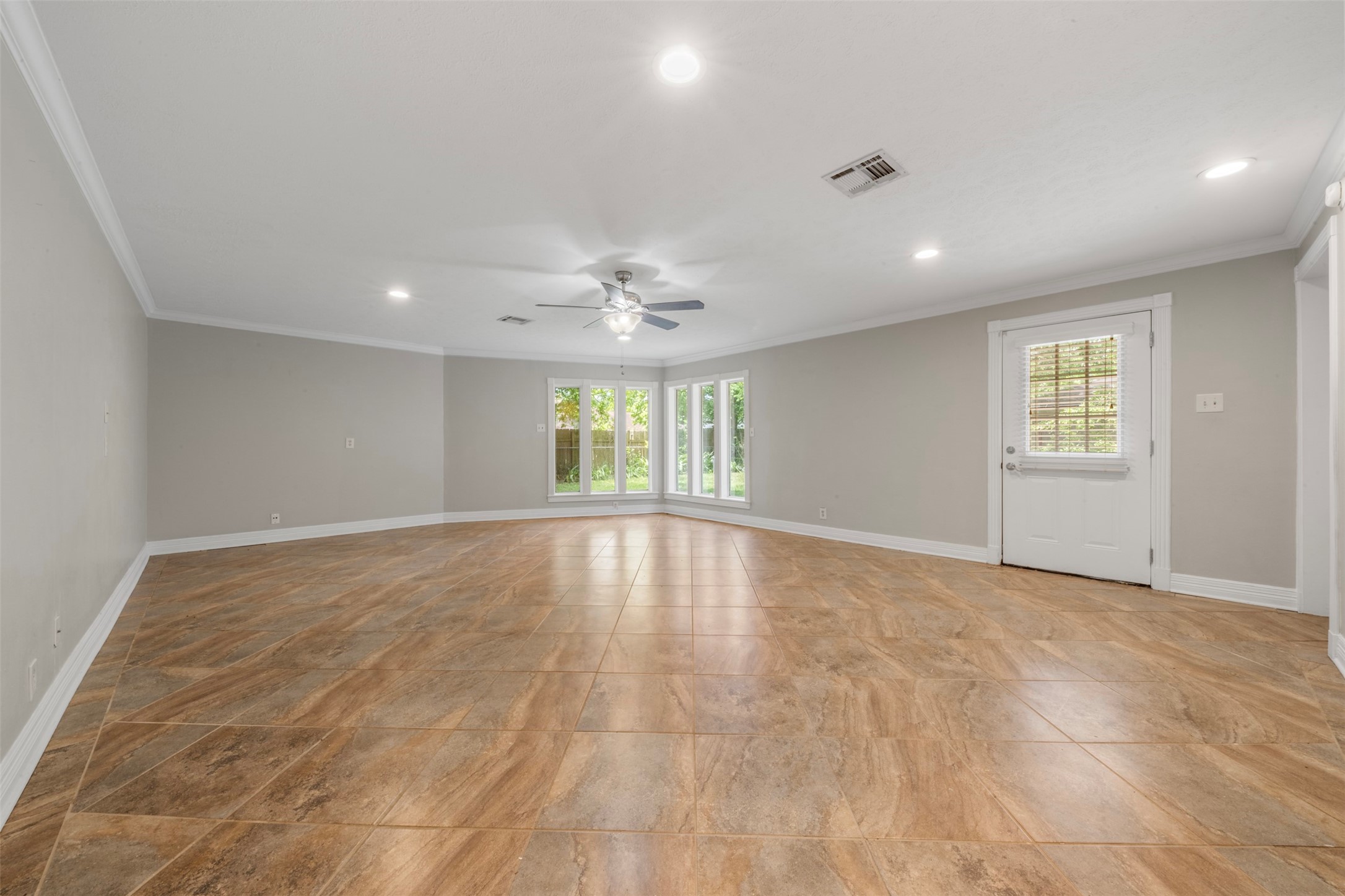 4307 Spellman Road Houston, TX 77035 - Photo 16 of 31 Showcasing the vast size and adaptablity of this room.
