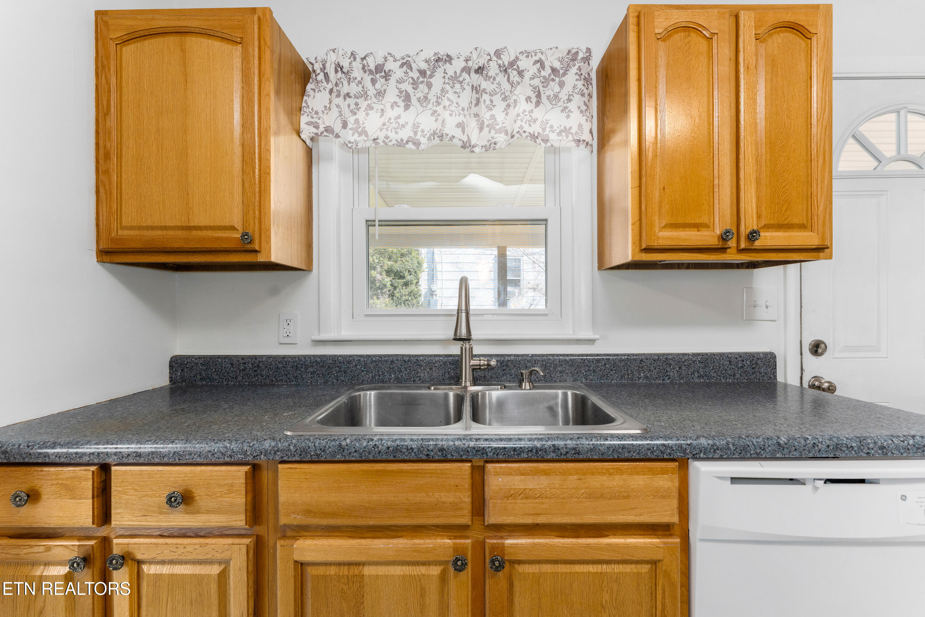 111 Rand Circle Oak Ridge, TN 37830 - Photo 6 of 20 _DSC6495