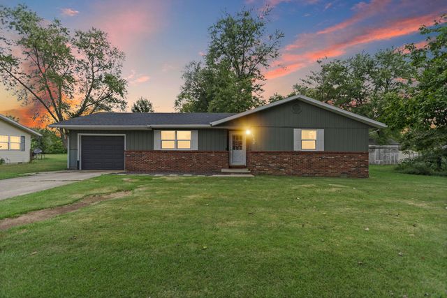 $205,000 | 742 North Reel Avenue, Salem, IL 62881