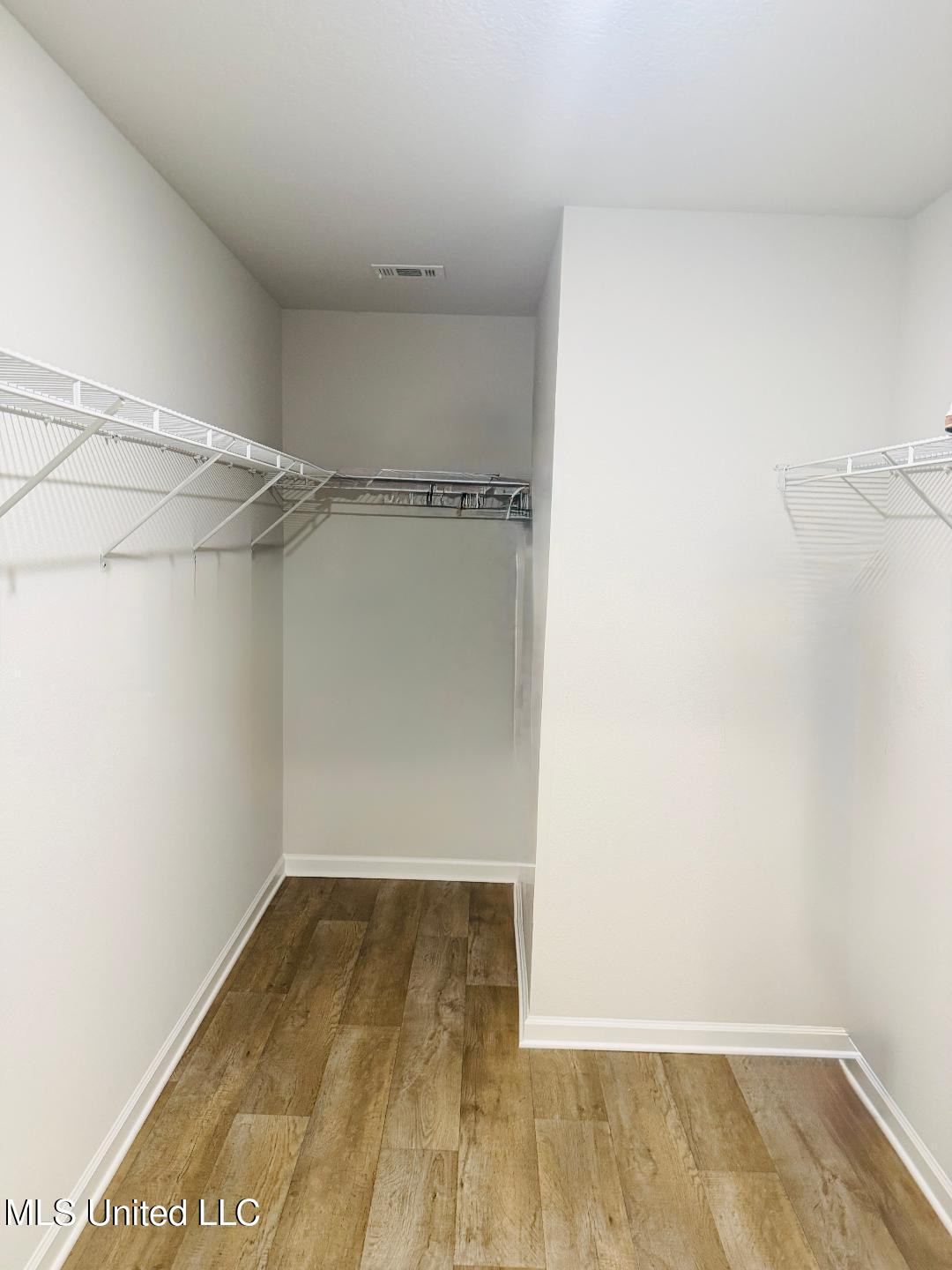 29 Crown Drive Lucedale, MS 39452 - Photo 5 of 20 OWNER SUITE WALK IN CLOSET
