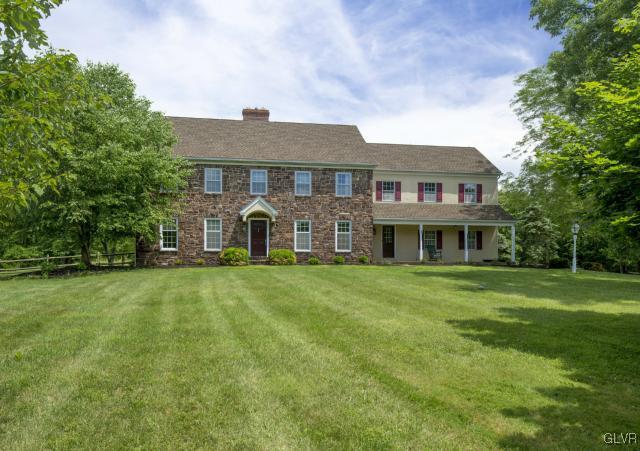 2445 Fox Run Riegelsville, PA 18077 - Photo 1 of 15 Gallery Image 1