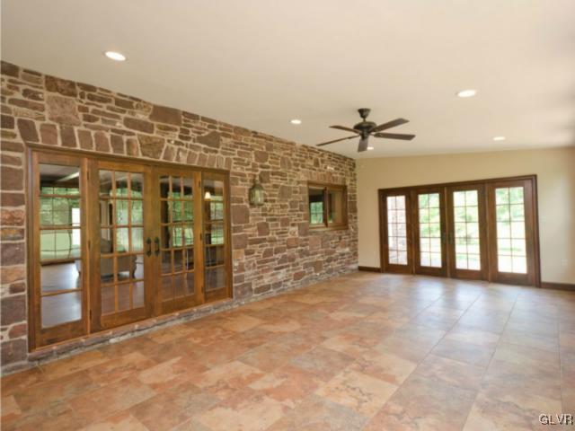 2445 Fox Run Riegelsville, PA 18077 - Photo 4 of 15 Gallery Image 4