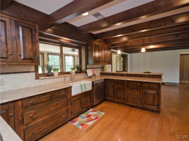 2445 Fox Run Riegelsville, PA 18077 - Photo 5 of 15 Gallery Image 5
