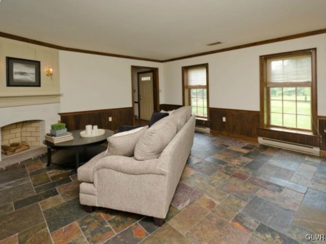 2445 Fox Run Riegelsville, PA 18077 - Photo 7 of 15 Gallery Image 7