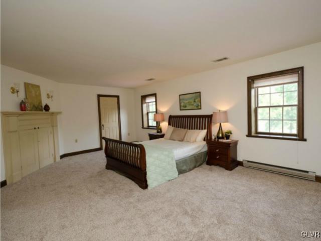 2445 Fox Run Riegelsville, PA 18077 - Photo 8 of 15 Gallery Image 8