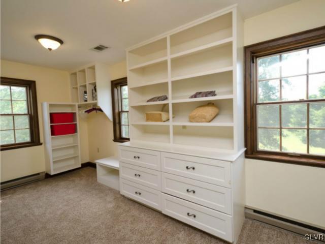 2445 Fox Run Riegelsville, PA 18077 - Photo 9 of 15 Gallery Image 9