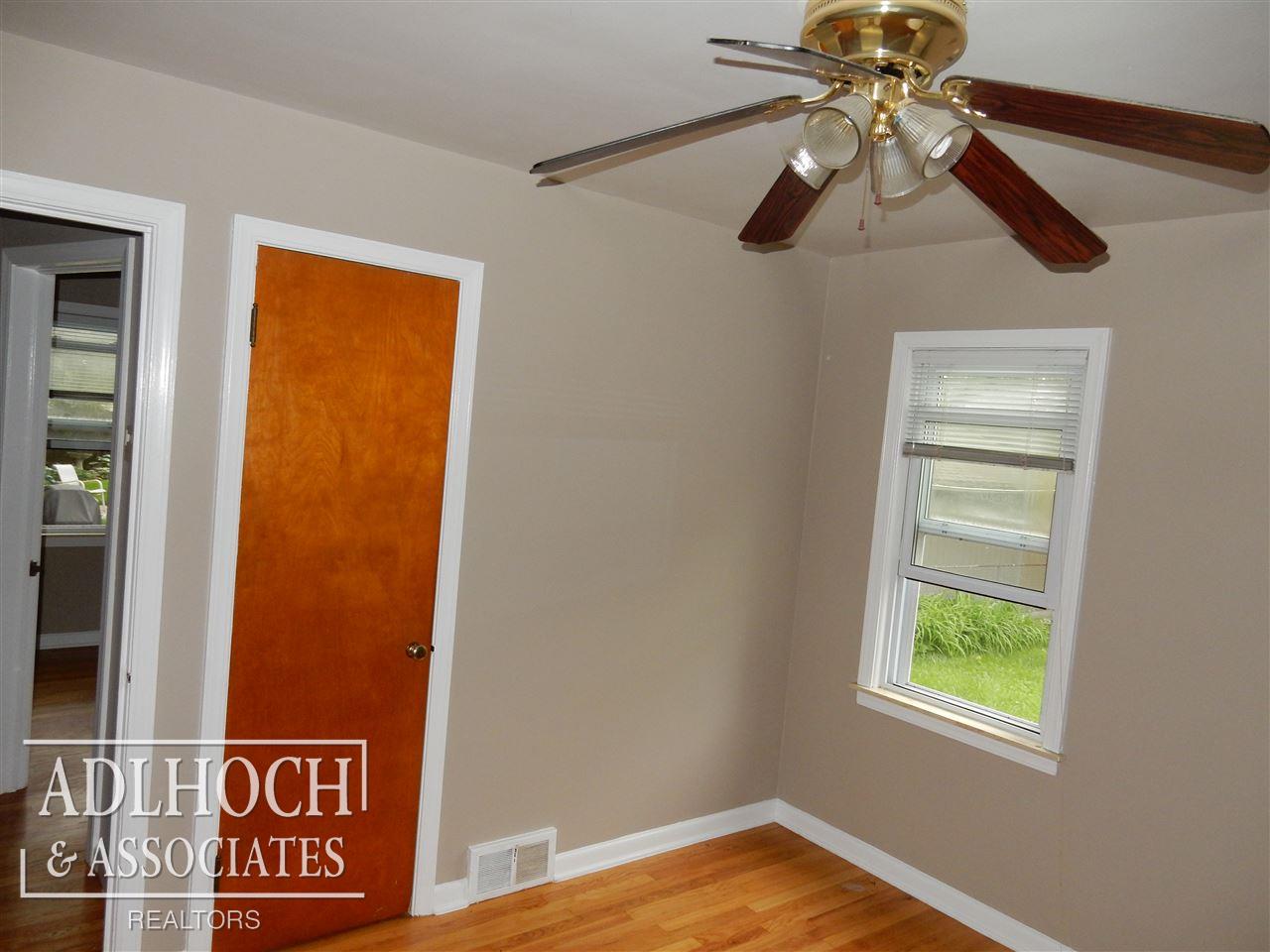 2064 Roslyn Road Grosse Pointe Woods, MI 48236 - Photo 7 of 16