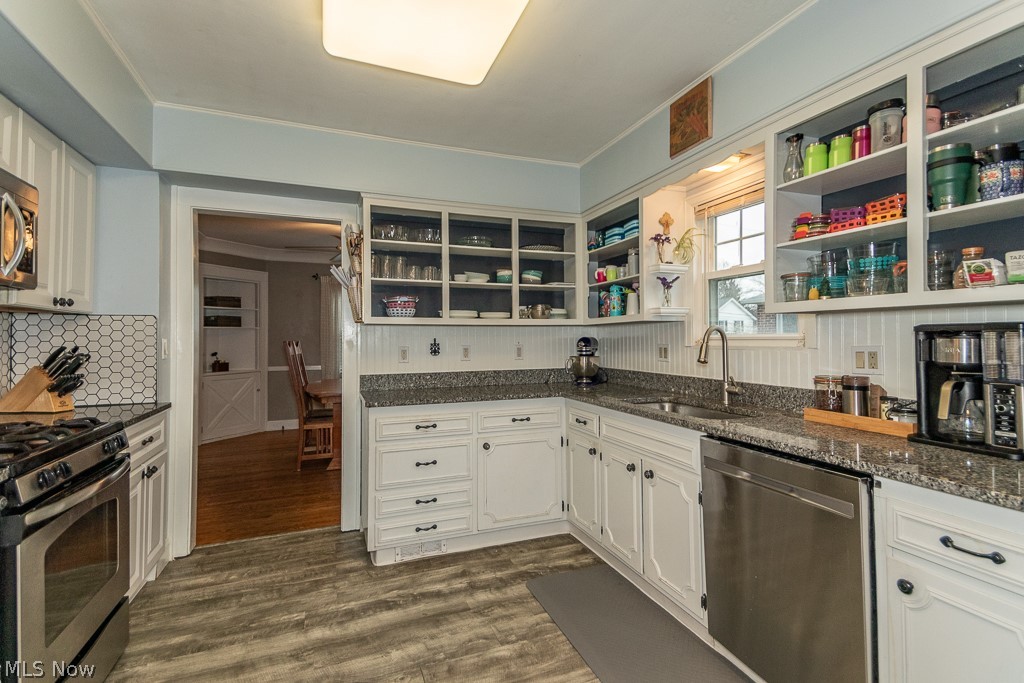 4494 Telhurst Road Cleveland, OH 44121 - Photo 11 of 31