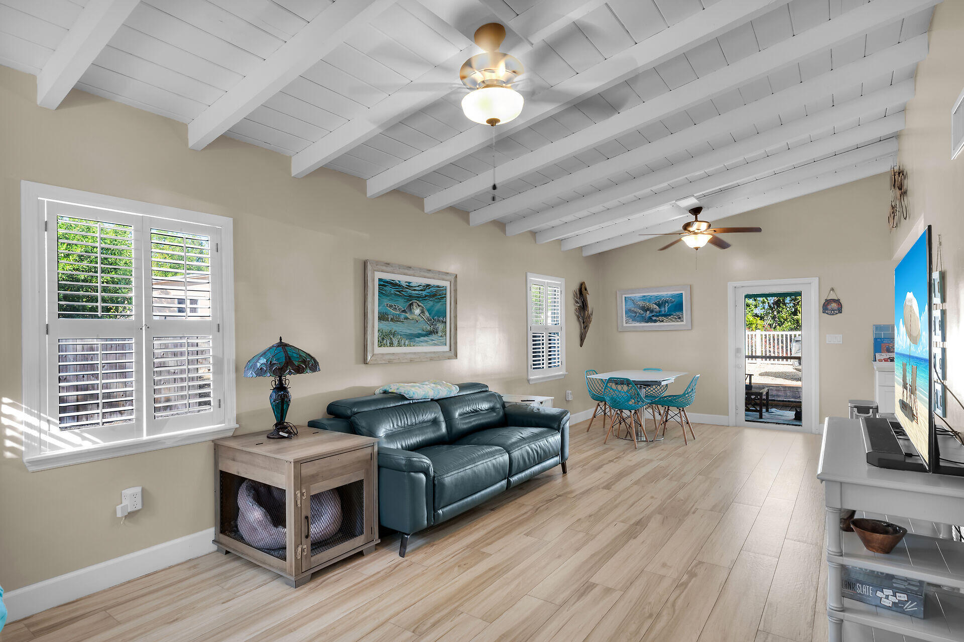 28 Tarpon Avenue Key Largo, FL 33037 - Photo 14 of 42 a living room with furniture and a window