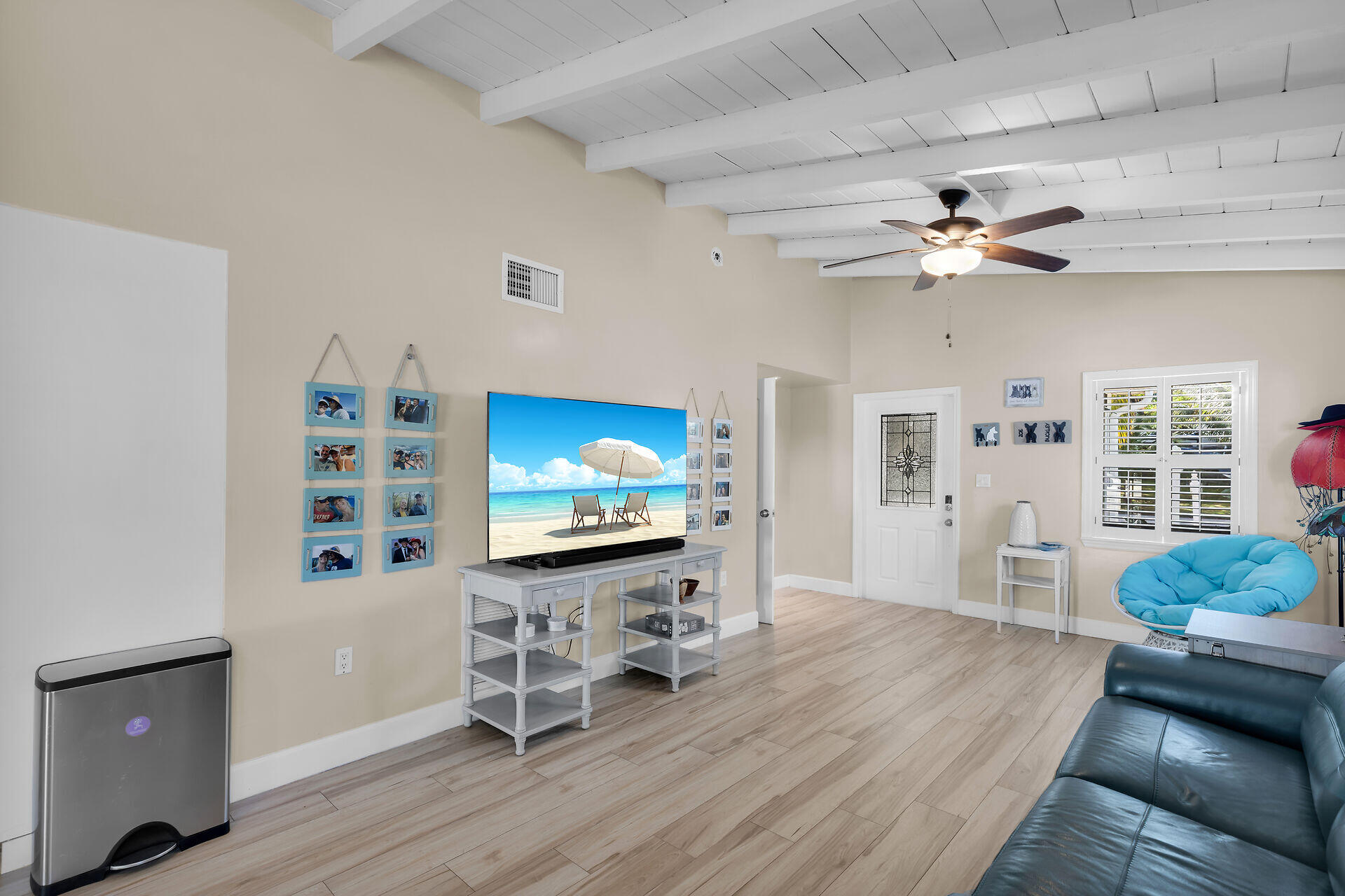 28 Tarpon Avenue Key Largo, FL 33037 - Photo 15 of 42 a living room with furniture and a flat screen tv