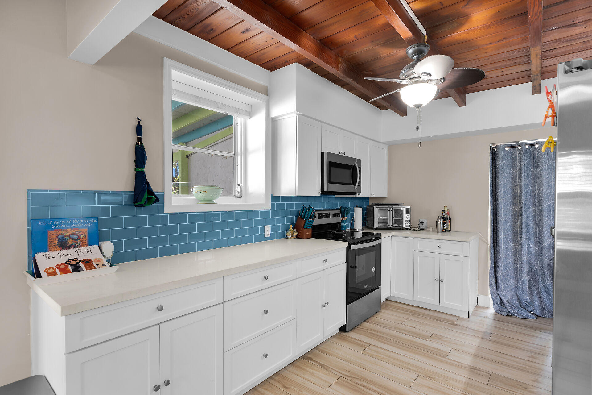 28 Tarpon Avenue Key Largo, FL 33037 - Photo 18 of 42 a kitchen with cabinets a sink and appliances