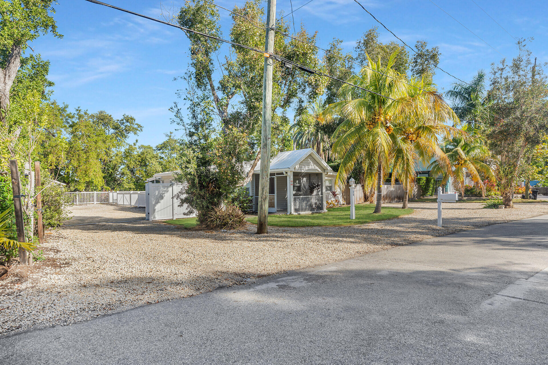 28 Tarpon Avenue Key Largo, FL 33037 - Photo 35 of 42 front view of house with a street