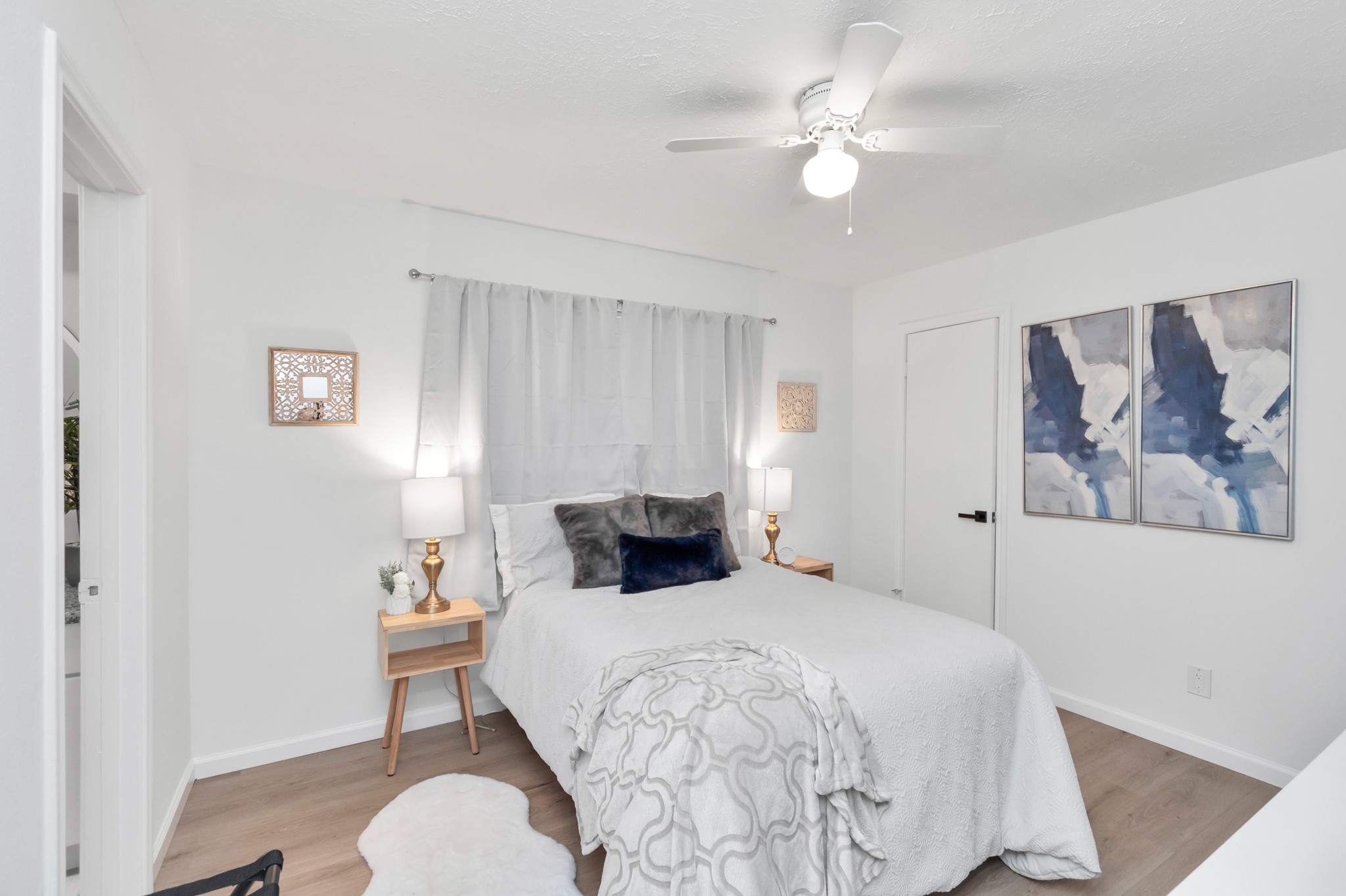2718 Lazy Spring Drive Houston, TX 77080 - Photo 26 of 32 Secondary bedroom with a large window that brings in plenty of natural light. Bright and comfortable space with a clean, simple layout.