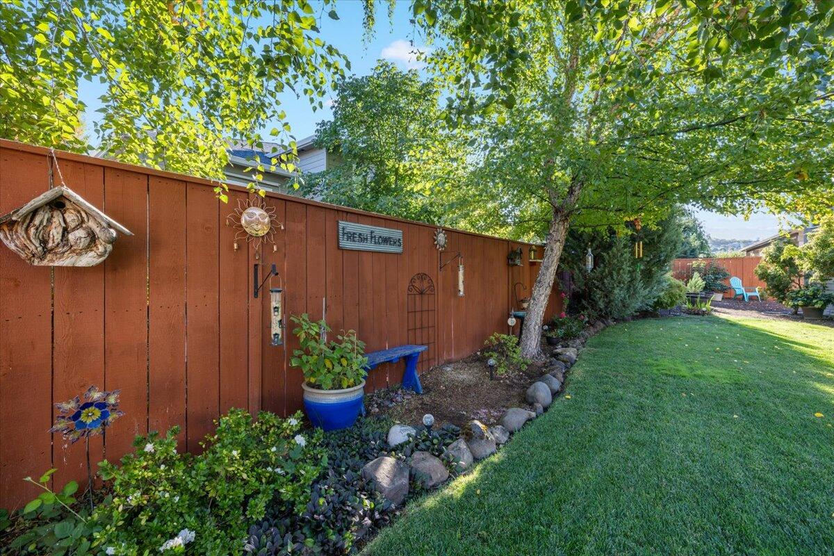 1105 Pumpkin Ridge Eagle Point, OR 97524 - Photo 27 of 40 37-CI_8065