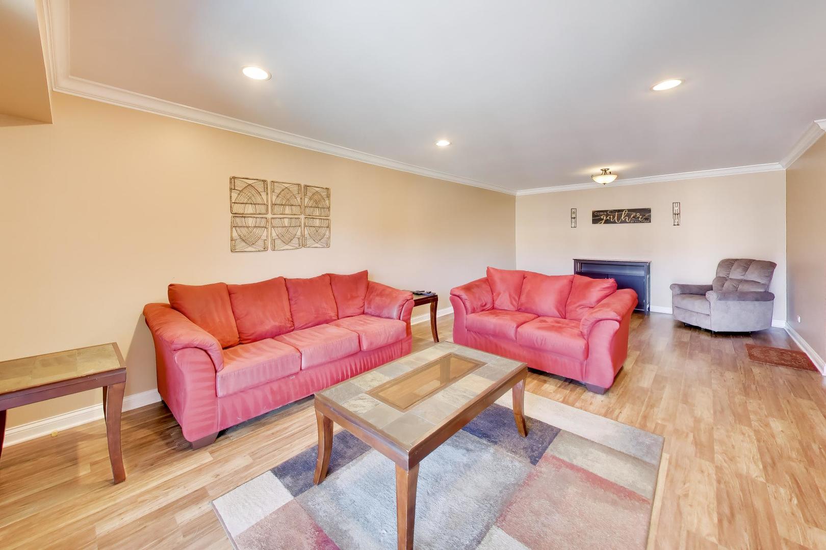 502 West Huntington Commons Road, Unit 340 Mount Prospect, IL 60056 - Photo 4 of 25