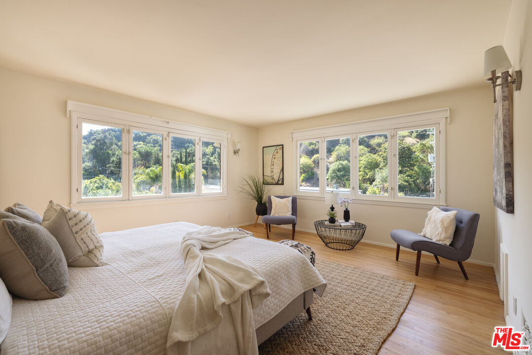 2136 Benedict Canyon Drive Beverly Hills, CA 90210 - Photo 13 of 23