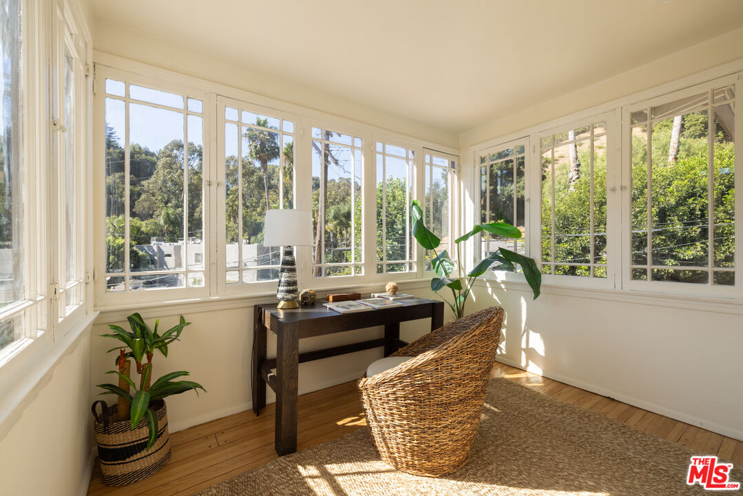 2136 Benedict Canyon Drive Beverly Hills, CA 90210 - Photo 19 of 23