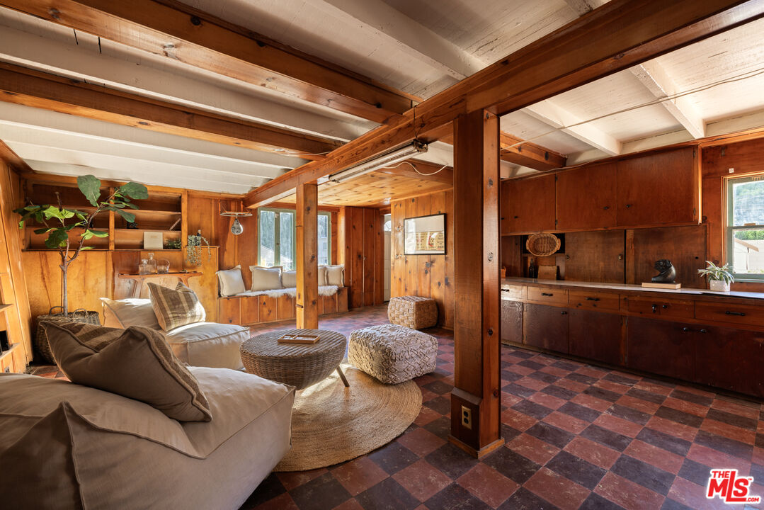 2136 Benedict Canyon Drive Beverly Hills, CA 90210 - Photo 20 of 23