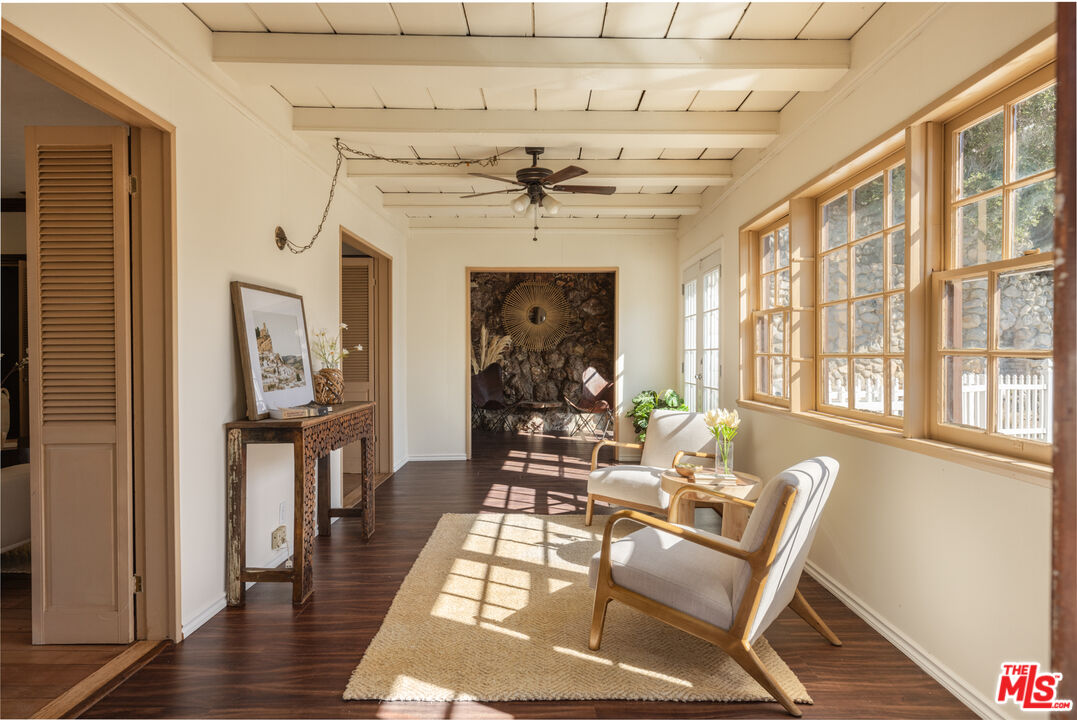 2136 Benedict Canyon Drive Beverly Hills, CA 90210 - Photo 4 of 23