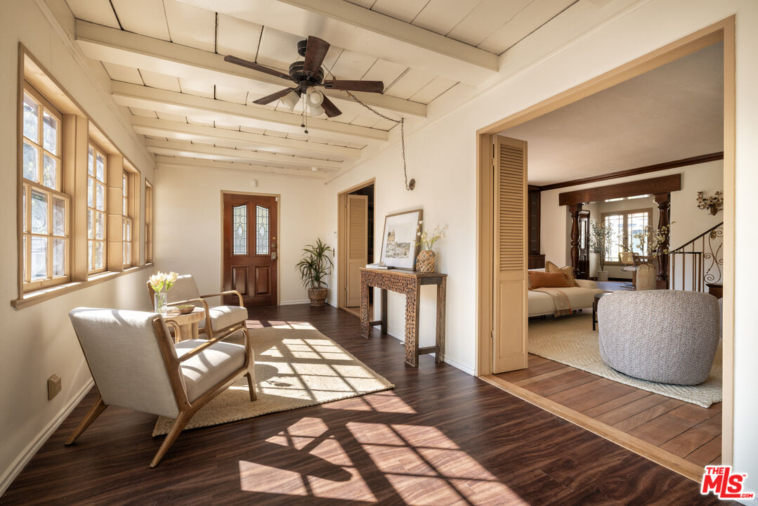 2136 Benedict Canyon Drive Beverly Hills, CA 90210 - Photo 6 of 23