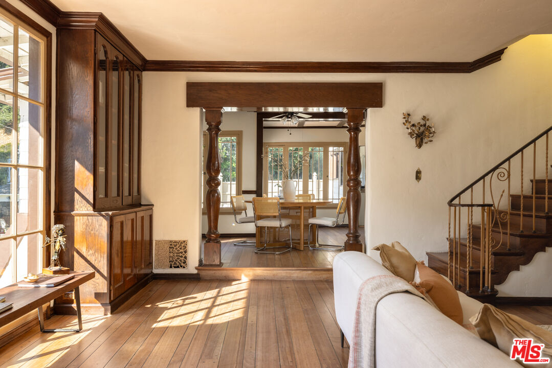 2136 Benedict Canyon Drive Beverly Hills, CA 90210 - Photo 9 of 23