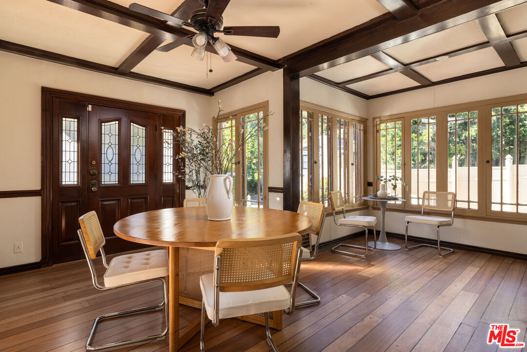 2136 Benedict Canyon Drive Beverly Hills, CA 90210 - Photo 10 of 23